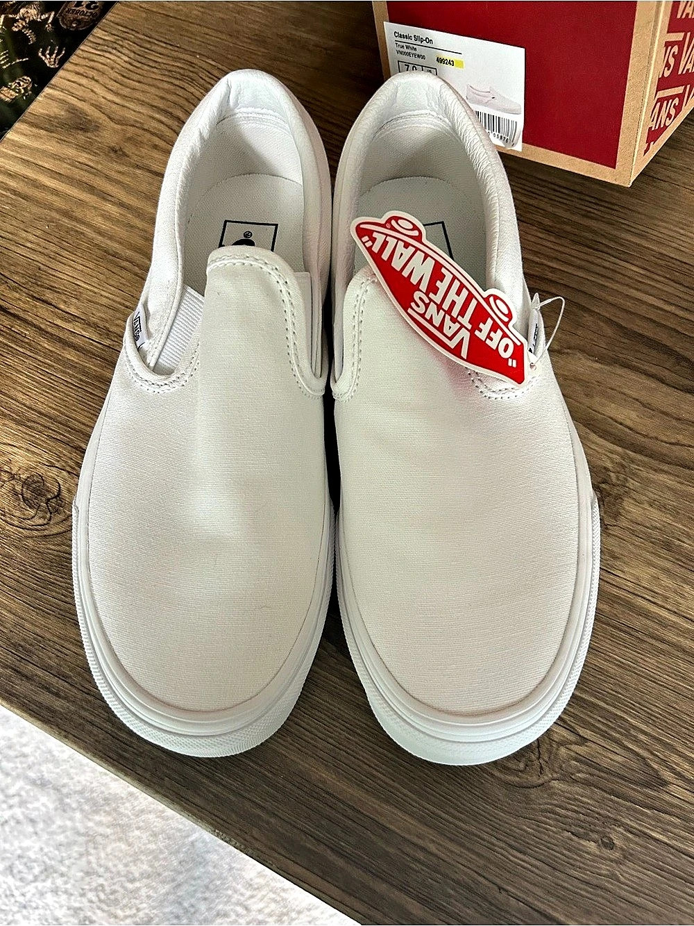 Vans Classic Slip-On White US 7.0 men/ 8.5 women NWT